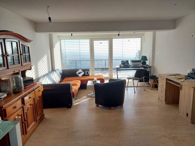 Eladó családi ház, Pécsett 53.5 M Ft, 2 szobás