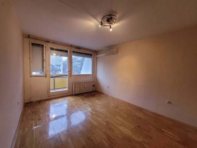 Eladó panellakás, Pécsett 46.9 M Ft, 3 szobás