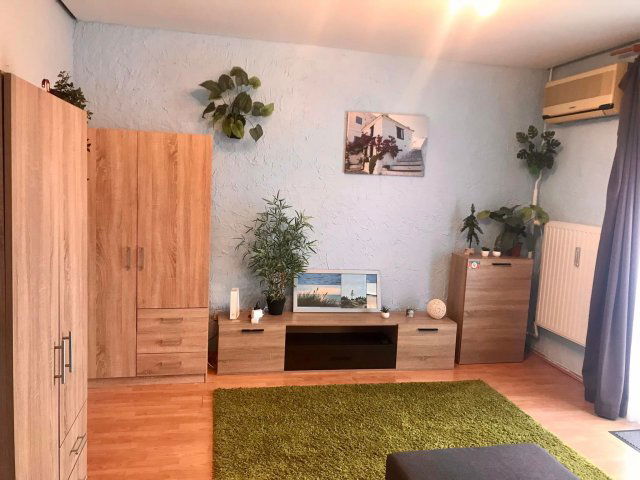 Kiadó panellakás, albérlet, Pécsett, Építők útján, 2 szobás