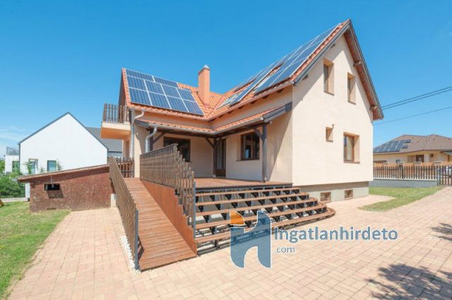 Eladó családi ház, Nemesvámoson 189 M Ft, 4+3 szobás