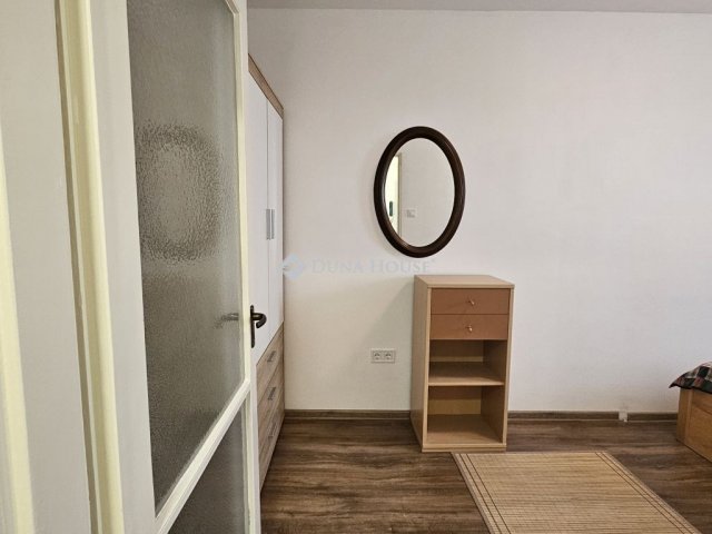 Kiadó panellakás, albérlet, Pécsett, Varsány utcában, 2 szobás