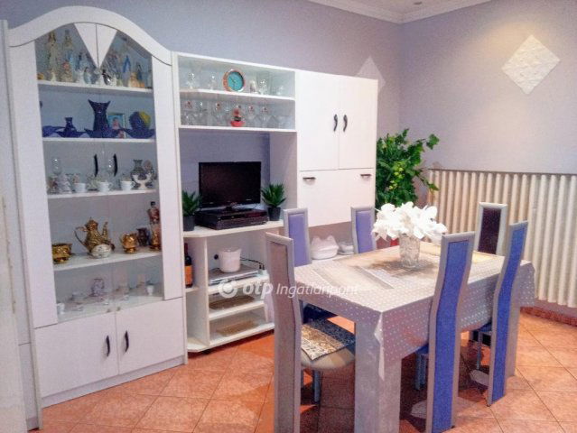 Eladó téglalakás, Dombóváron 25.2 M Ft, 2+1 szobás