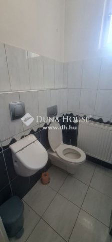 Eladó családi ház, Vecsésen 110 M Ft, 5 szobás