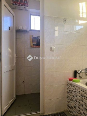 Eladó üzlethelyiség, Bugyin 79 M Ft, 1 szobás