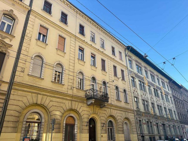 Eladó téglalakás, Budapesten, VI. kerületben, Izabella utcában