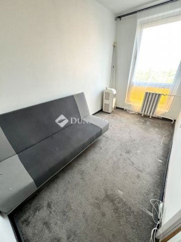Eladó panellakás, Komlón 18.5 M Ft, 2 szobás