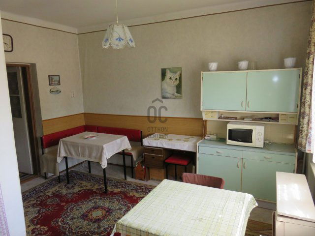 Eladó téglalakás, Szolnokon 32.9 M Ft, 2 szobás