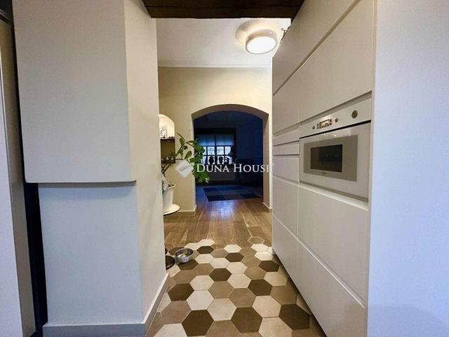 Eladó családi ház, Budapesten, XVI. kerületben 260 M Ft