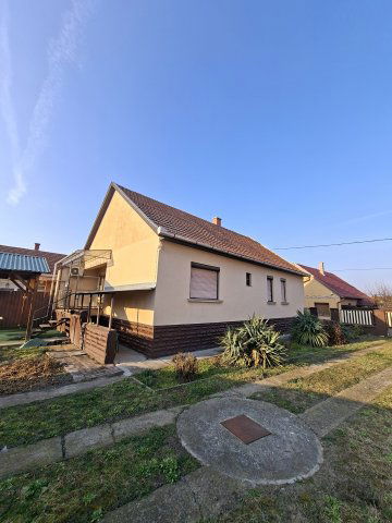 Eladó családi ház, Jászberényben 54.9 M Ft, 3 szobás