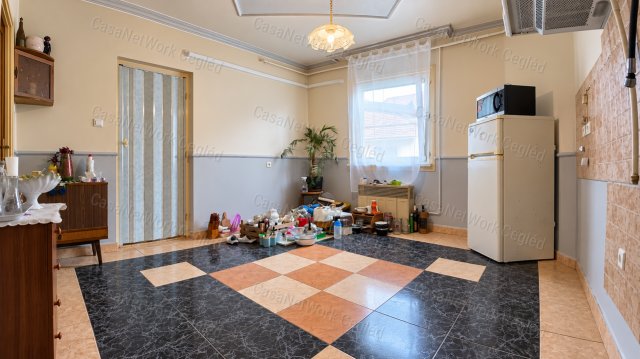 Eladó családi ház, Cegléden 62 M Ft, 3 szobás
