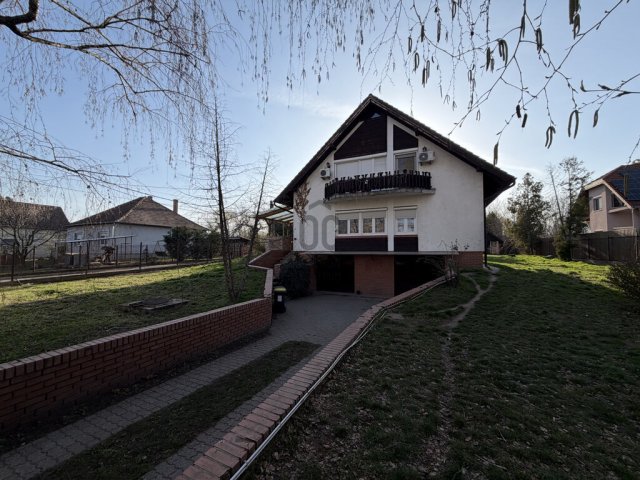 Eladó családi ház, Szolnokon 169 M Ft, 6 szobás