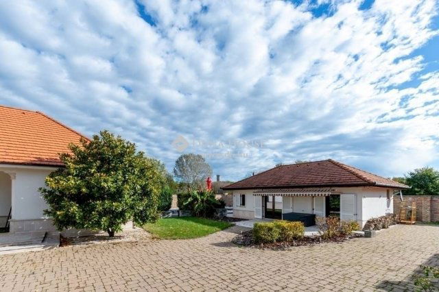Eladó családi ház, Dabason 249 M Ft, 8 szobás