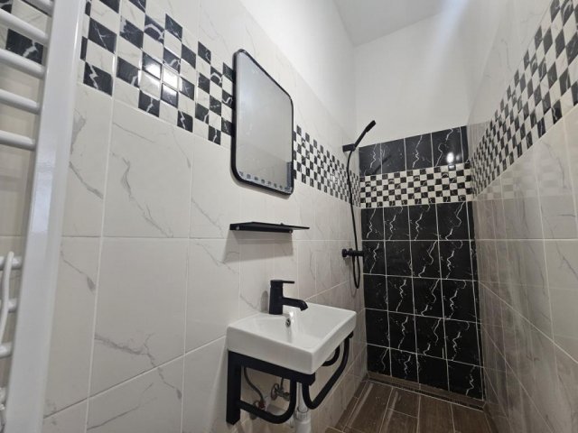 Eladó ipari ingatlan, Kaposváron, Fő utcában 16.5 M Ft