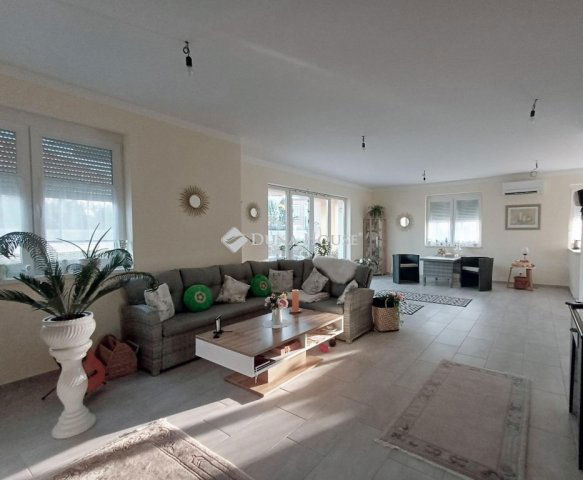 Eladó családi ház, Dunabogdányban 139 M Ft, 3 szobás