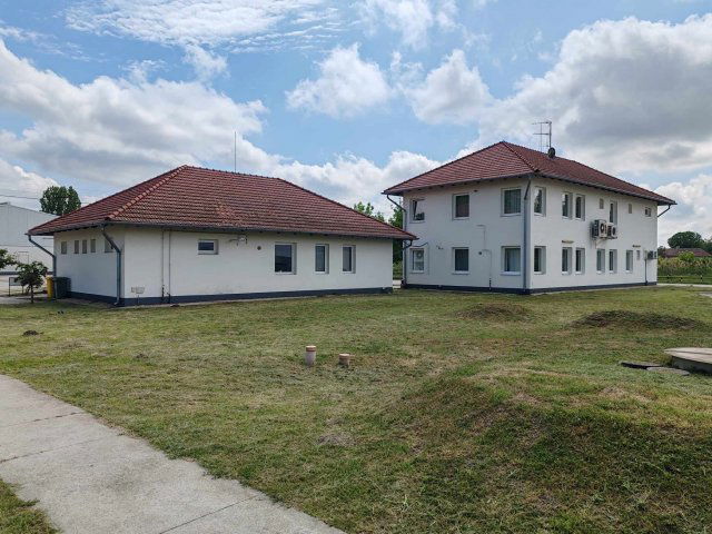 Kiadó ipari ingatlan, Röszkén 2700 E Ft / hó