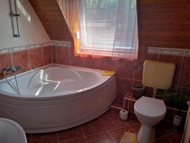 Kiadó sorház, albérlet, Kecskeméten 250 E Ft / hó, 4+1 szobás