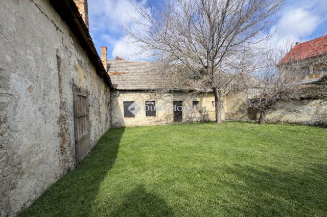 Eladó üzlethelyiség, Veszprémben, Céhház utcában 160 M Ft