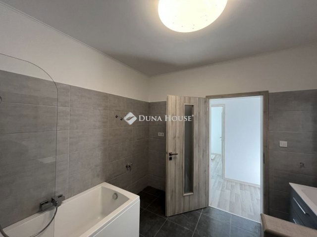 Eladó ikerház, Nagytarcsán 130.7 M Ft, 4 szobás