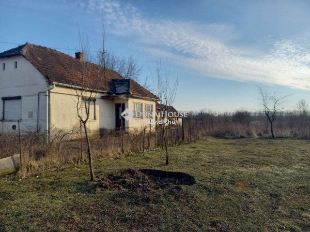 Eladó családi ház, Beregdarócon 2.9 M Ft, 2 szobás