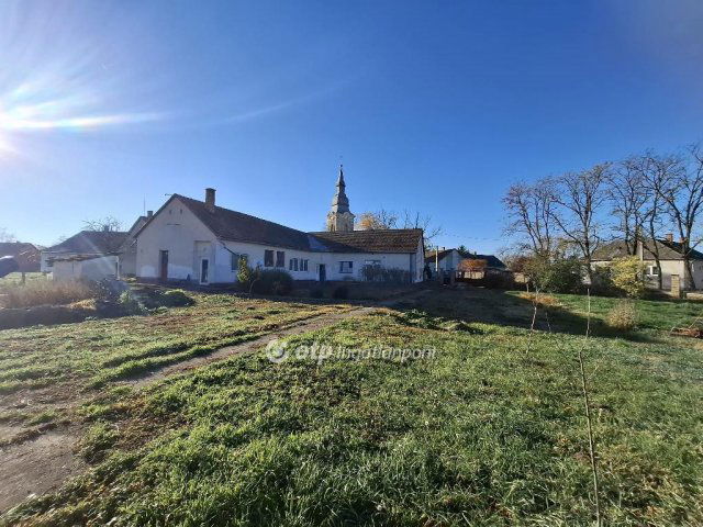 Eladó családi ház, Hencidán 24 M Ft, 5 szobás