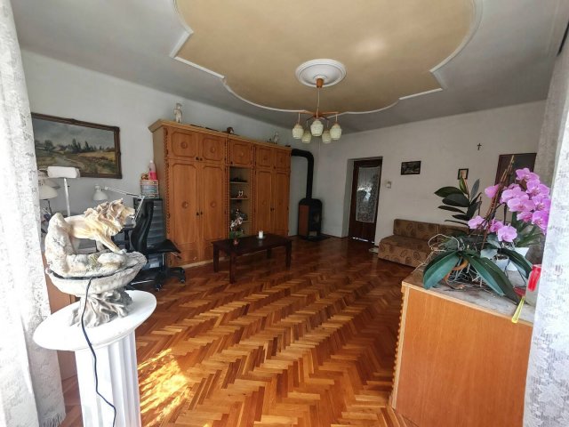 Eladó családi ház, Szatymazon 57 M Ft, 6 szobás