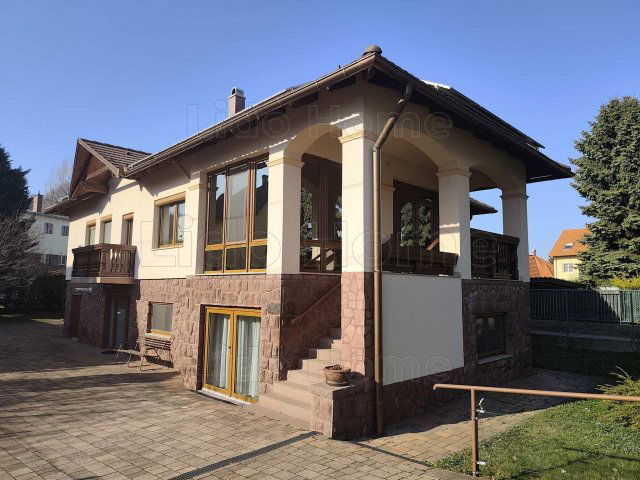 Eladó családi ház, Balatonalmádiban 239 M Ft, 21 szobás
