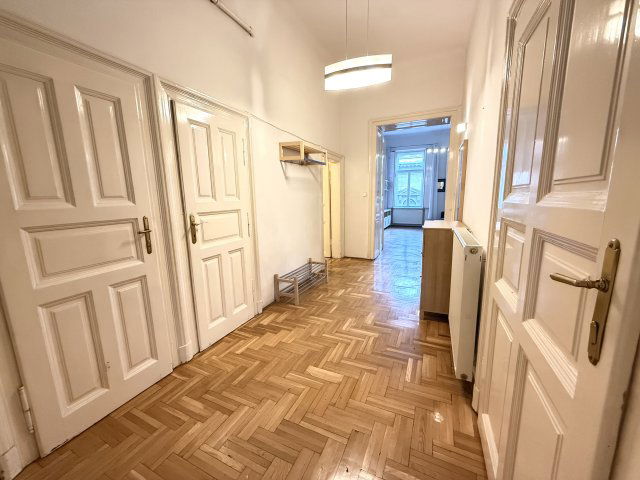 Eladó téglalakás, Budapesten, VI. kerületben 148.1 M Ft