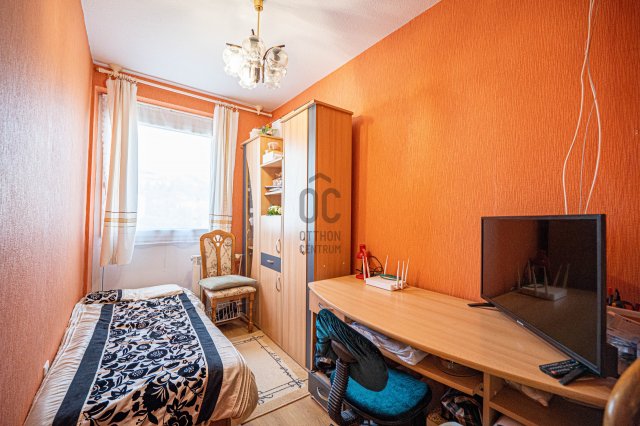 Eladó panellakás, Szekszárdon 30.99 M Ft, 3 szobás
