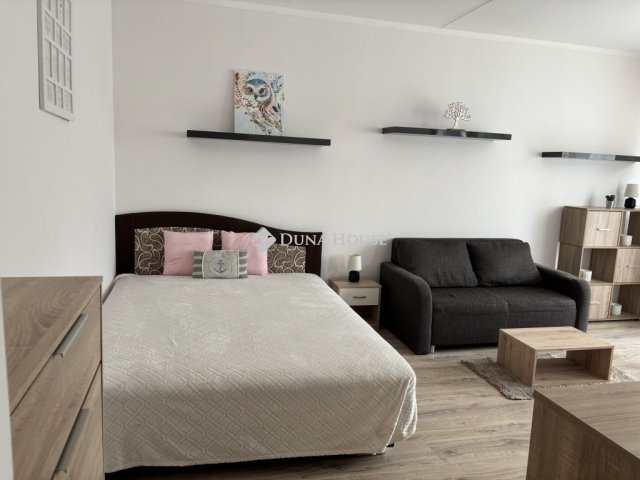 Eladó panellakás, Pécsett 34.9 M Ft, 1 szobás