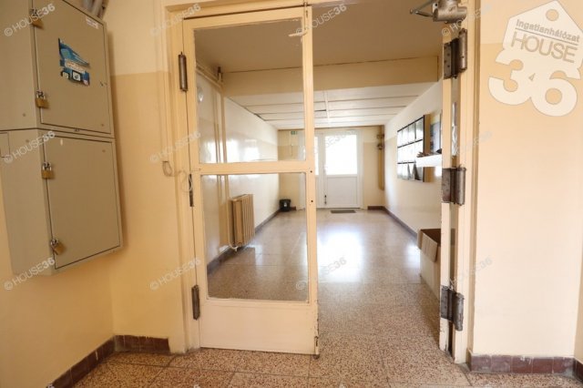 Eladó panellakás, Kecskeméten 59 M Ft, 4 szobás
