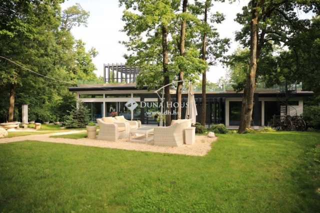 Eladó nyaraló, Pilisszentkereszten 693 M Ft, 6 szobás