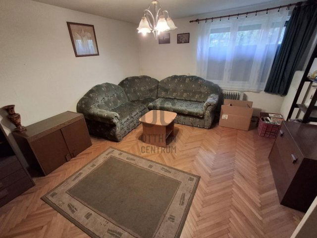 Eladó családi ház, Cegléden 42 M Ft, 3 szobás