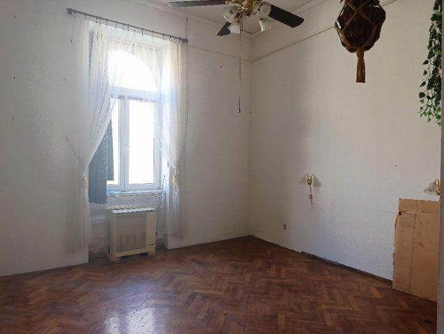 Eladó téglalakás, Budapesten, VI. kerületben 54.9 M Ft, 1 szobás