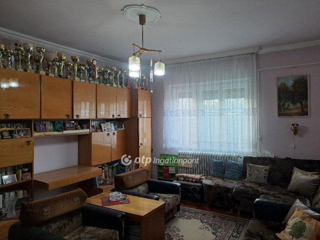 Eladó családi ház, Makón 52.45 M Ft, 5 szobás