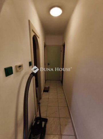 Eladó téglalakás, Pécsett 64.9 M Ft, 3 szobás