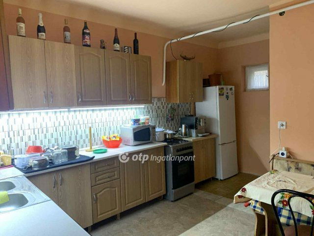 Eladó családi ház, Cegléden 52.5 M Ft, 2+1 szobás