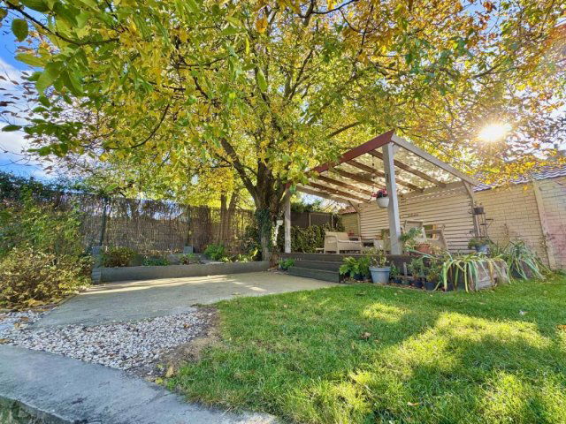 Eladó családi ház, Szigetszentmiklóson 102.5 M Ft, 3 szobás