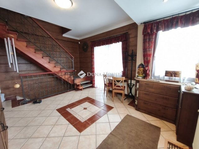 Eladó családi ház, Pilisszentivánon 265 M Ft, 7 szobás