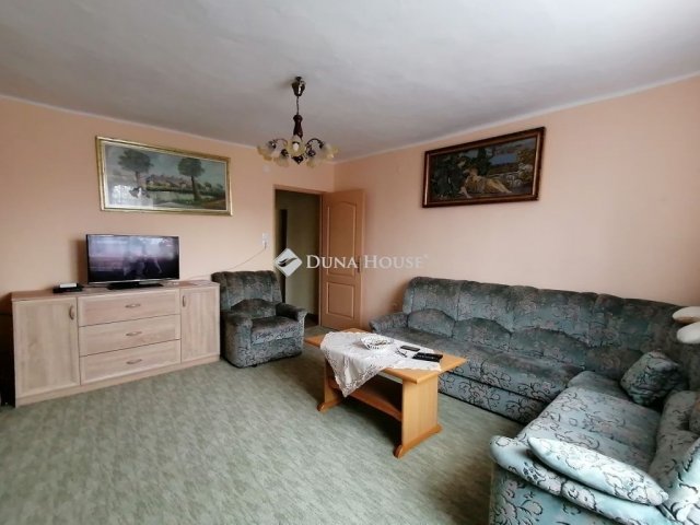 Eladó családi ház, Nagyvenyimen 27.9 M Ft, 1+1 szobás