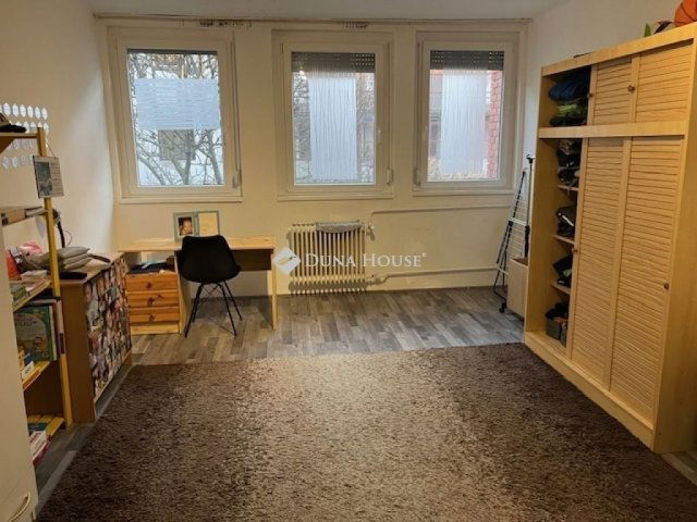 Eladó téglalakás, Pécsett 69.9 M Ft, 3 szobás