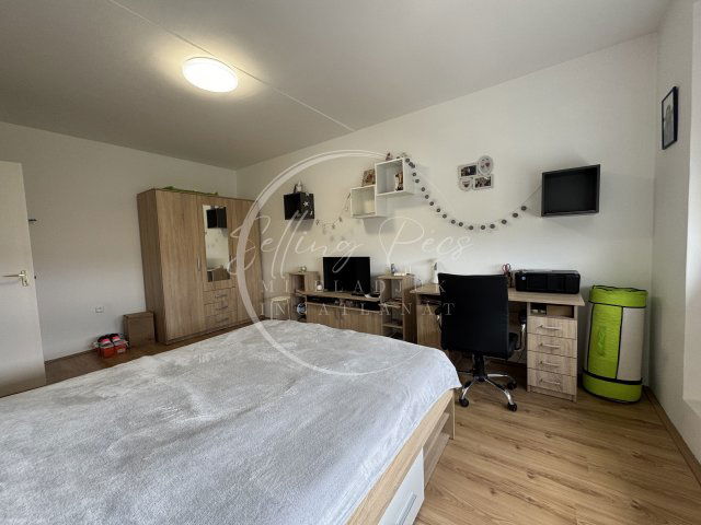 Eladó panellakás, Pécsett, Uitz Béla utcában 32.9 M Ft