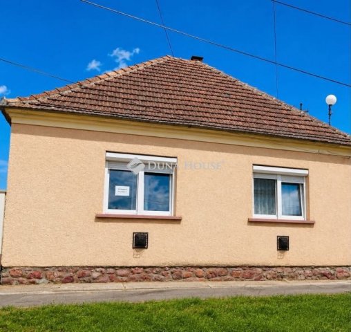 Eladó családi ház, Egyházasfaluban 27.5 M Ft, 2 szobás