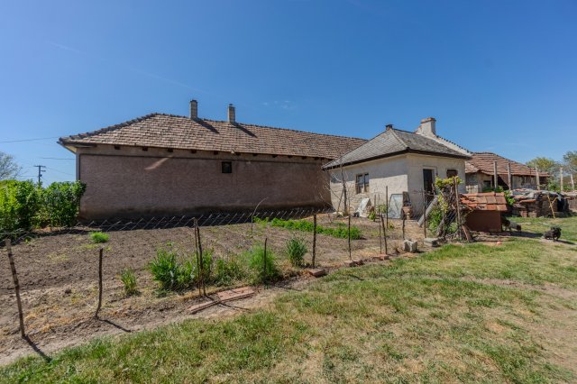 Eladó családi ház, Mezőzomboron 14.6 M Ft, 3 szobás