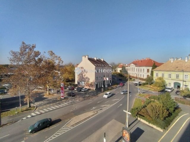 Eladó téglalakás, Szombathelyen 39.99 M Ft, 3 szobás