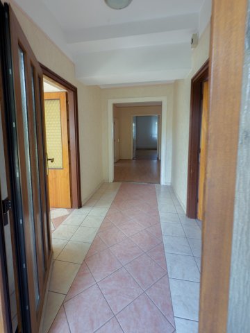 Eladó családi ház, Pécelen 149.9 M Ft, 7 szobás