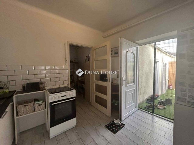 Eladó családi ház, Vecsésen 109 M Ft, 3 szobás