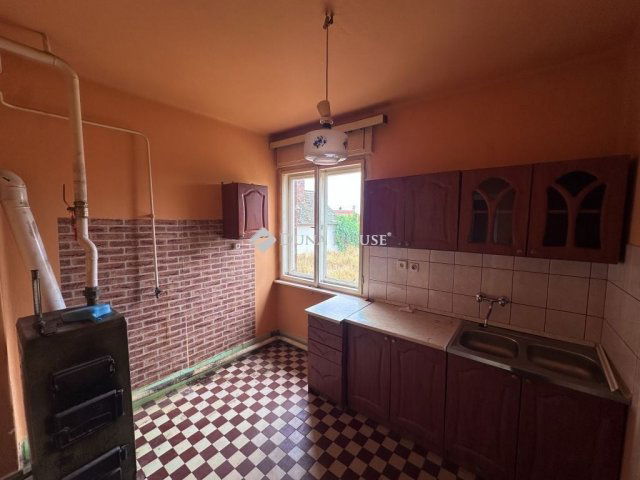 Eladó családi ház, Makón 32.9 M Ft, 3 szobás