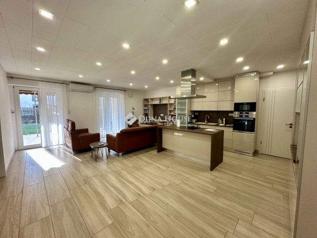 Eladó téglalakás, Budapesten, III. kerületben 200 M Ft, 4 szobás