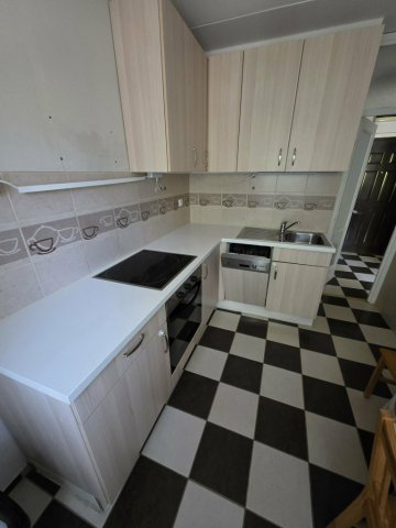 Kiadó panellakás, albérlet, Pécsett 180 E Ft / hó, 2+1 szobás
