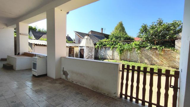 Eladó családi ház, Szekszárdon, Kossuth Lajos utcában 73 M Ft